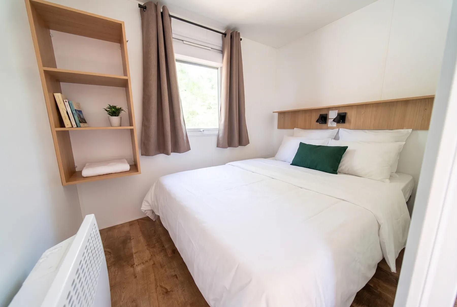 NEST 24.2 — Une des deux chambres, lit double