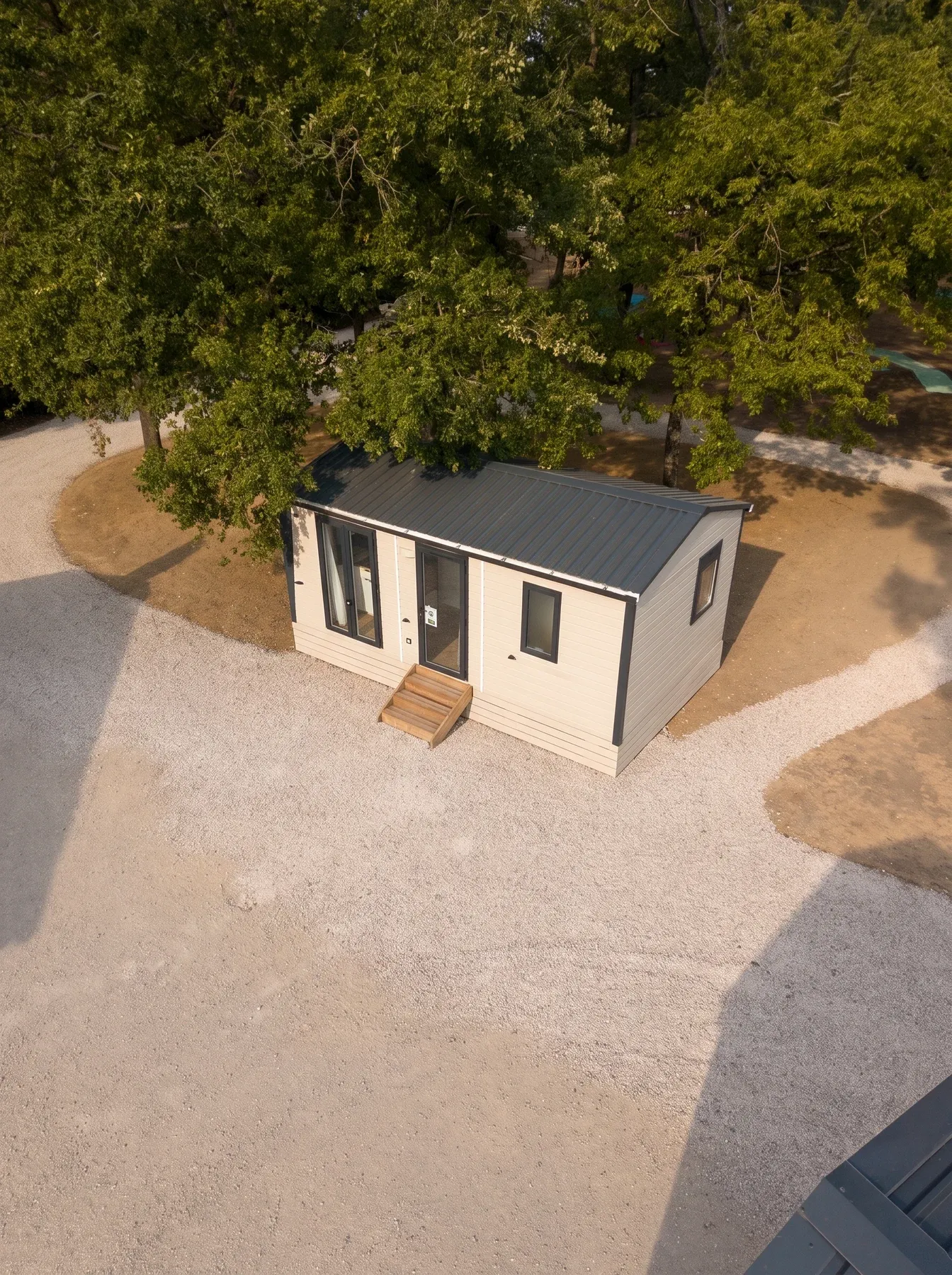 NEST 24.2 — Le mobil-home sur sa parcelle, vu du ciel
