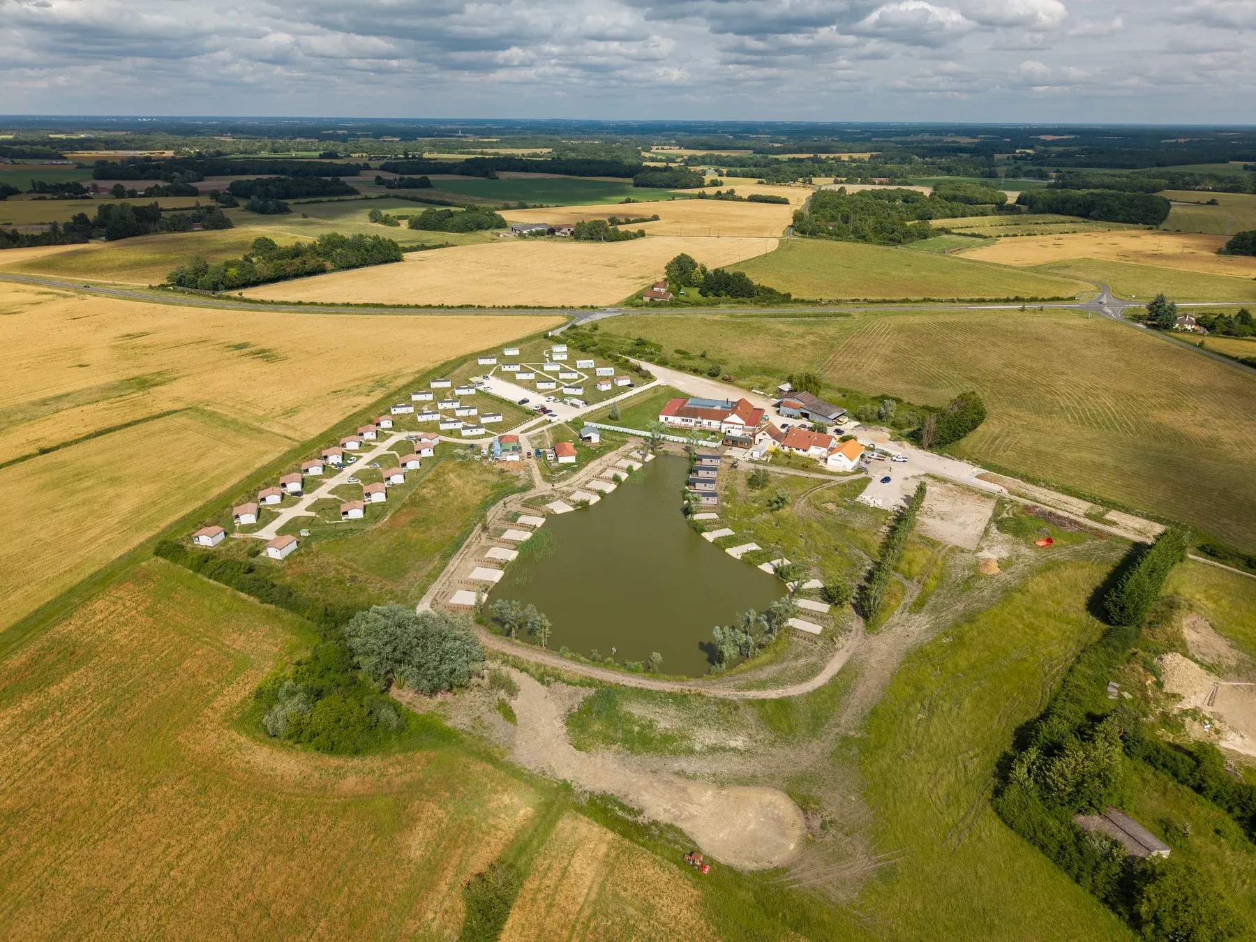 Parc de Lorris — Le parc vu du sud, l’étang au centre