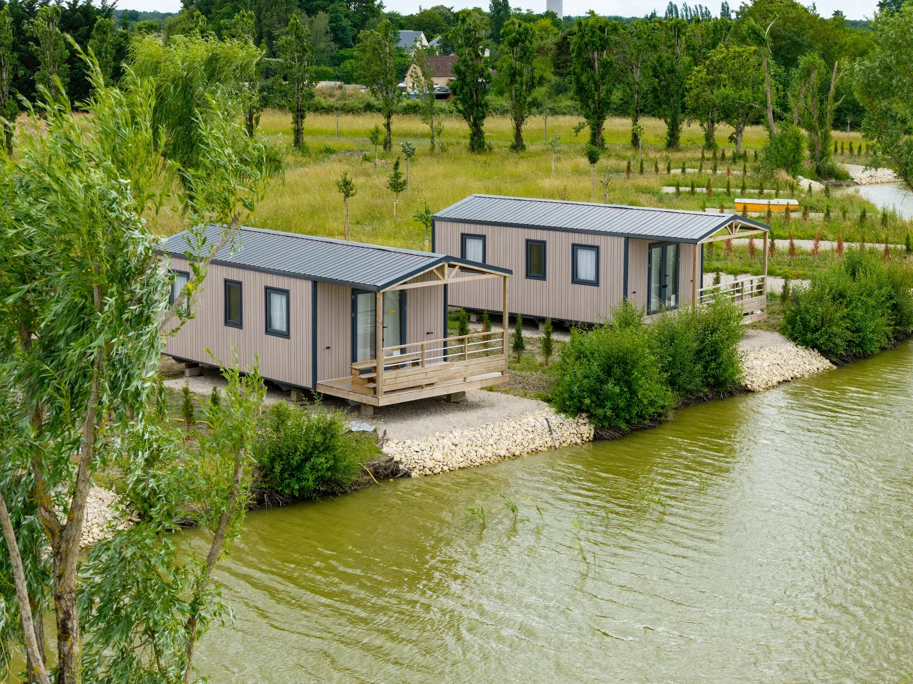 Parc de Lorris — Deux parcelles les pieds dans l’eau, terrasse face à l’étang