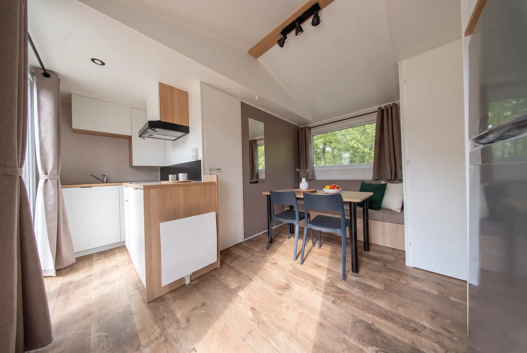 NEST 24.2 — Le séjour ouvert sur la cuisine